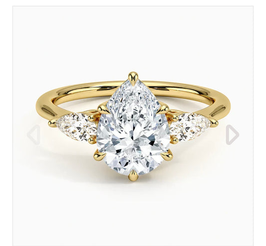 1.75 pear IGI certified VS1 F + 2x0.2ct. Yellow gold 18 karat. Size 54