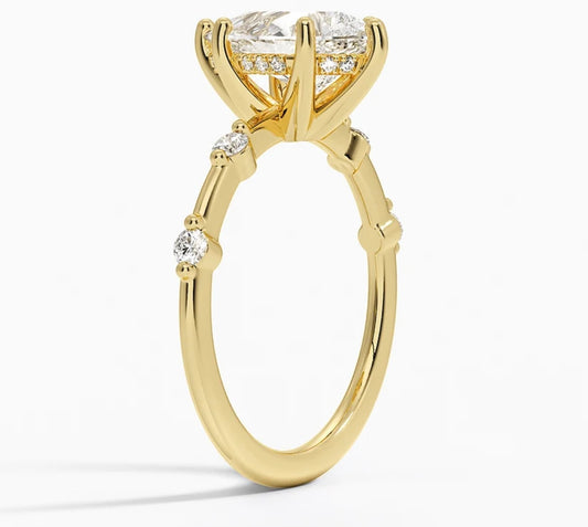 2 carat pear IGI certified lab grown diamond VS1 F . Yellow gold 18karat.