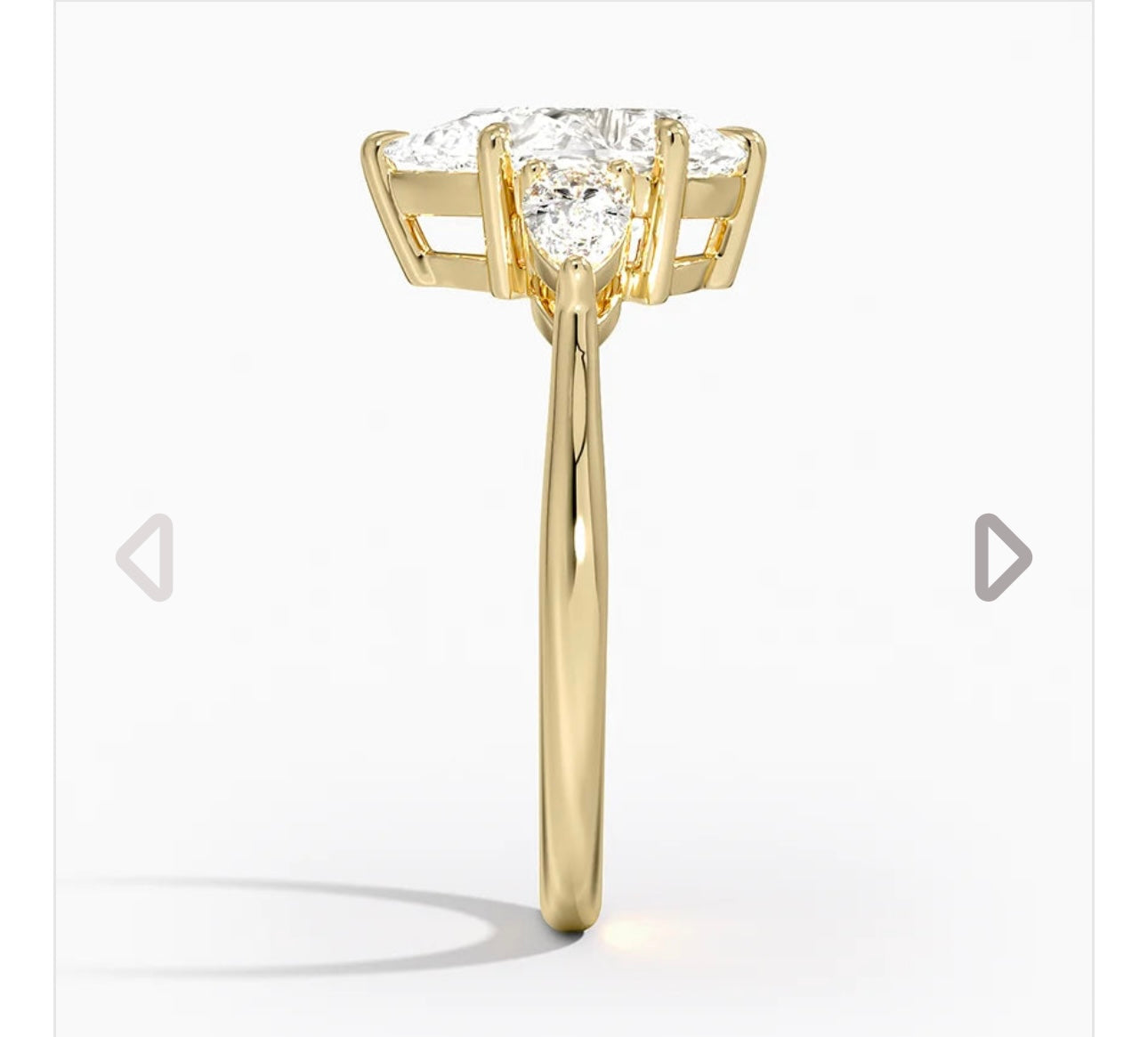 1.75 pear IGI certified VS1 F + 2x0.2ct. Yellow gold 18 karat. Size 54
