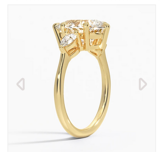3 carat IGI certified lab diamond VS1 F pear. 0.5ctx2 side stones. Yellow gold 18K