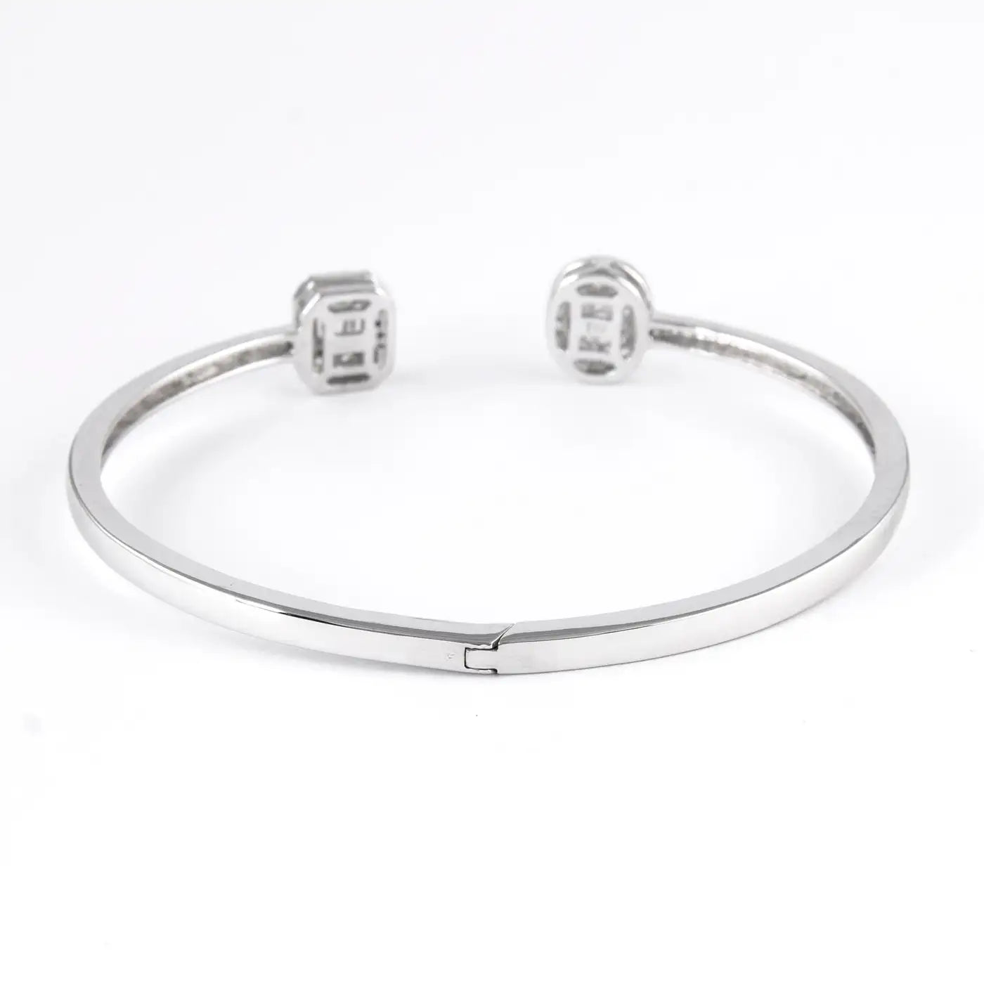 Bracelet | 0.85 ct | White Gold | Cuff | Oval & Emerald