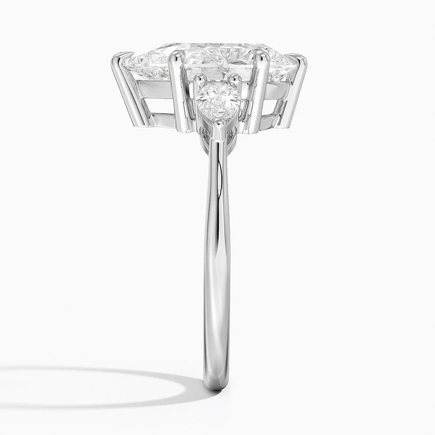 ecomposer-view with diamond shape-pear, ecomposer-metal type-white-gold-18k